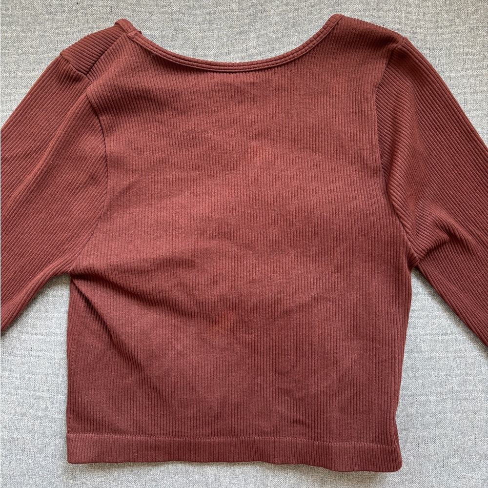 PrettyLittleThing Ribbed Long sleeve crop - Picture 2 of 5
